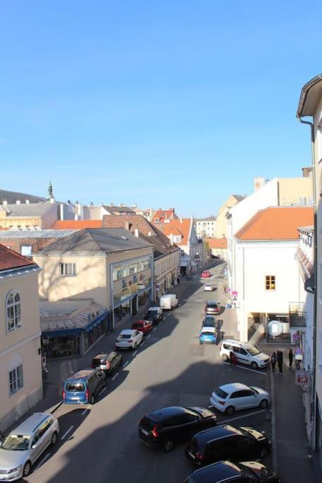 Zum Breyer Bnb City Apartment Baden Bagian luar foto